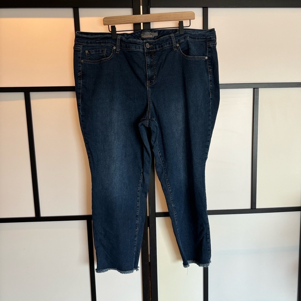 Torrid Crop Boyfriend vintage stretch‎ women’s jeans. Size 24